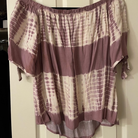 Off the shoulder Top - Picture 2 of 4